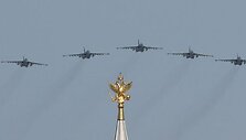 Parade dalyvauja rekordi&scaron;kai daug per laikotarpį nuo Sovietų Sąjungos žlugimo kari&scaron;kių ir karinės technikos. 