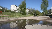 Nei gyventojai, nei atsakingos institucijos neranda siūlo galo, i&scaron; kur į &scaron;į vamzdį atbėga vanduo patvindantis Žirgo gatvę.