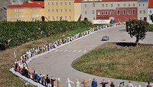 Sekmadienį Briuselio &bdquo;Mažosios Europos&ldquo; parke i&scaron;kilmingai atidengtas &bdquo;Baltijos kelio&ldquo; maketas.