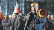 Kadras i&scaron; filmo &bdquo;Popieluszko. Laisvė yra mumyse&ldquo;