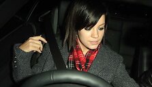 Dainininkė Lily Allen mėgsta stebinti savo naujomis ir drąsiomis &scaron;ukuosenomis.