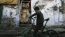 Berniukas sprogdinimo vietoje Pakistane