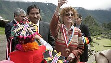 Aktorė Susan Sarandon pozuoja su vaikais
