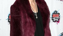 Juodaplaukė Agyness Deyn