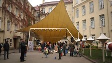 Vilniaus mokytojų namų kiemelis &ndash; dažna įvairių renginių vieta.