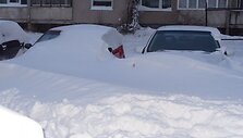 Daugelyje kiemų pusnys siekė automobilių veidrodėlius ar net stogus.