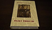 H.Daktaro knyga &bdquo;I&scaron;likt žmogumi&ldquo;