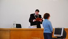 Teisėjas Dalis Žilionis ir posėdžio sekretorė