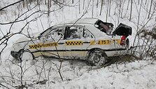 Avariją patyręs taksi automobilis &bdquo;Mercedes Benz&ldquo;