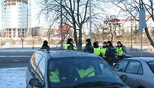 Kai lauke 10 laipsnių &scaron;alčio, smagiau sėdėti automobilyje.