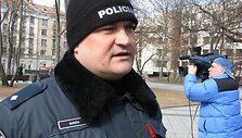 Penktadienį prie Lietuvos Vyriausybės rūmų Vilniuje susirinko devyni policijos, ugniagesių, kitų statutinių pareigūnų atstovai.