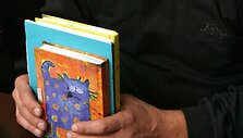 Tėvas i&scaron; pagarbos nužudytai dukteriai ilgai nesiryžo atversti jos dienora&scaron;čio, tačiau tro&scaron;kimas i&scaron;siai&scaron;kinti žmogžudystės aplinkes nugalėjo.
