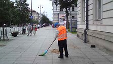 Kiemsargiu dirbantis biologijos žinovas Povilas.