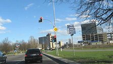 Tikra tiesa: normalų regėjimą turintis vairuotojas įskaitys užra&scaron;us tik tada, kai persirikiuoti nepažeidžiant KET jau nebus galimybės.