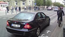 Mersedesas užtvėrė ir dviračių taką.