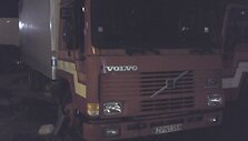 Žirmūnuose prie degalinės &bdquo;Statoil&ldquo; esančio ūkininkų turgelio teritorijoje &scaron;is sunkvežimis degė atvira liepsna, tačiau ugniagesiai ją greitai numal&scaron;ino.