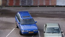 Anot skaitytojo, &scaron;is mėlynasis taksi automobilis Elektrėnuose, prie parduotuvės Draugystės gatvėje, taip numestas stovėjo ilgiau nei savaitę. 