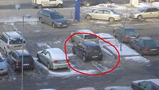 Reto talento mažalitražio automobilio vairuotojas. Nuotrauką atsiuntęs 15min skaitytojas Aidanas mano, kad čia net nereikia komentarų.