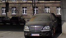 Sostinės centre po tiltu pamesta ma&scaron;ina