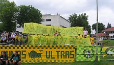 Futbolo sirgaliai savo bičiuliui atminti neretai rengia įvairias akcijas.