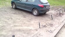 Pievoje įkalintas &bdquo;Peugeot&ldquo;
