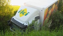 Sunkvežimis atsidūrė griovyje, jo vairuotojas nenukentėjo.