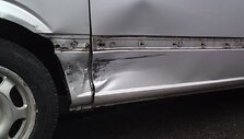 Įvykio vietoje: mikroautobusas apgadintas nežymiai.