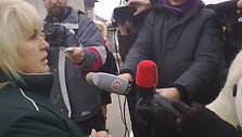 Būrelis D.Kedžio sekėjų žinių i&scaron; Panevėžio teismo trečiadienį laukė Garliavoje, Klonio gatvėje.