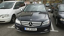&Scaron;io mersedeso savininkui nepatiko, kad &bdquo;Ford Galaxy&ldquo; vairuotojas sustojo arti dar plačiai atidarė dureles.