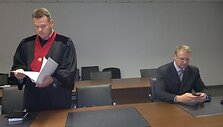 Kęstučio Bridikio byla: nukentėjusysis A.&Scaron;edžius (de&scaron;inėje) ir prokuroras.