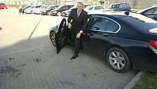Nukentėjusys A.&Scaron;edžius atvyksta į Kęstučio Bridikio bylos nagrinėjimą teisme.
