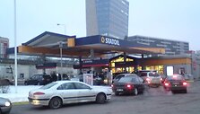Eilės &ndash; ir &bdquo;Statoil&ldquo; degalinėse.