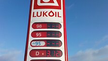 &bdquo;Lukoil&ldquo; degalinė pritrūko benzino.