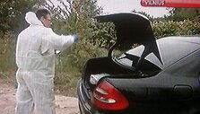 Po gaudynių Vilniaus pakra&scaron;tyje automobilį &bdquo;Mercedes Benz E270 CDI&ldquo;, kurį vairavo M.Matukas, pirmiausia apžiūrėjo ekspertai.  