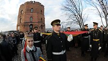 Sausio 1-ąją ant Gedimino pilies kalno tradici&scaron;kai surengta i&scaron;kilminga vėliavos pakėlimo ceremonija.