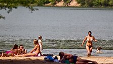 Žaliųjų ežerų pakrantes labiausiai mėgsta jaunimas.