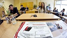 Abiturientai rinkosi laikyti matematikos valstybinio brandos egzamino.
