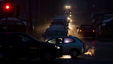 Miestas tir&scaron;to rūko jūroje