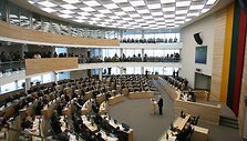 Seime skaitydamas metinį prane&scaron;imą prezidentas Valdas Adamkus negailėjo kritikos politikams