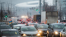 Paskutinę dieną prie&scaron; Kalėdų &scaron;ventes Vilnius sustojo spūstyse.