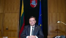 I&scaron;rinktas Seimo pirmininkas Vydas Gedvilas savo kabinete