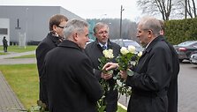 Su Julium Veselka atsisveikina bendražygiai