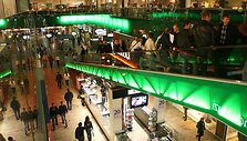 &Scaron;e&scaron;tadienį Vilniaus &bdquo;Akropolyje" įsikūrusios parduotuvės pirkėjus viliojo nuolaidomis.