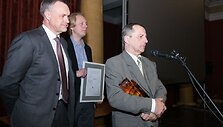 Labiausiai nusipelnę fotomenininkai apdovanoti specialiomis premijomis.
