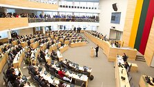 Seimas sprendžia dėl trijų &bdquo;darbiečių&ldquo; teisinės neliečiamybės naikinimo teisinės neliečiamybės naikinimo