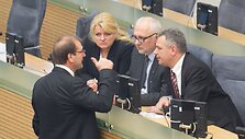 Seimas sprendžia dėl trijų &bdquo;darbiečių&ldquo; teisinės neliečiamybės naikinimo teisinės neliečiamybės naikinimo
