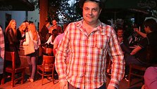 Architektas Džiugas Mickevičius rausvojo vyno degustacijoje.