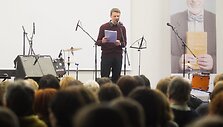 Rolandas Kazlas skaito Kristijoną Donelaitį.