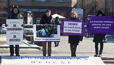 Neringos Venckienės rėmėjai Nepriklausomybės aik&scaron;tėje susirinko į protesto akciją.