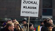 Mar&scaron;rutinių taksi vairuotojų akcija Europos aik&scaron;tėje.